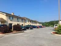 Super 8 by Wyndham Clearfield - Motels