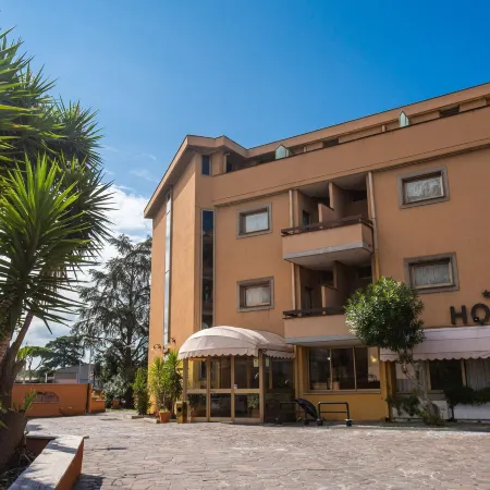 Hotel Santa Maura Отели рядом с достопримечательностью «Станция метро Subaugusta»