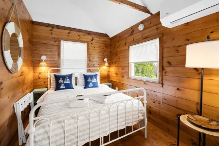 5-Min Walk to Beach, Outdoor Shower, AC