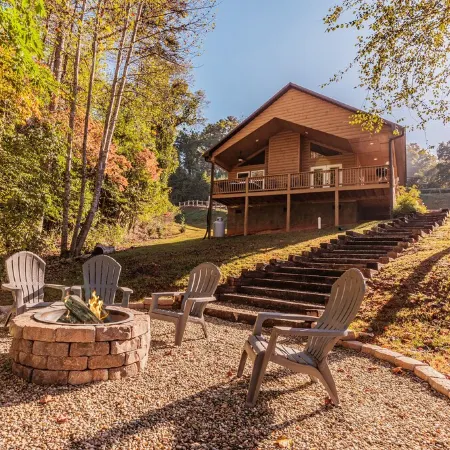 Close to Town, Private, Hot Tub, Fireplace, Fire Pit