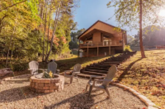 Close to Town, Private, Hot Tub, Fireplace, Fire Pit