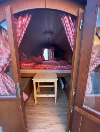 Schlafen im Weinfass Отели в г. Landkreis Neustadt a.d.Aisch-Bad Windsheim