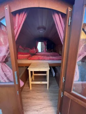 Schlafen im Weinfass