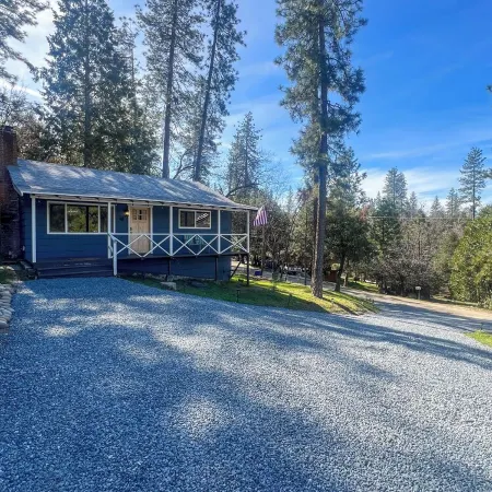 Yosemite Sky Getaway - Newly Remodeled, 2 King Beds, EV Charger, RV/Boat Parking