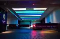 Tango Motel - parking