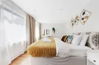 Hermitage Road Apartment by Morethanstays