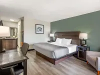 Quality Inn & Suites Hotels in Santee