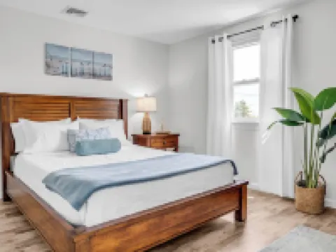 Great Hammcock Getaway, cozy home, hot tub, fire pit, beaches nearby. Hotels in Old Saybrook
