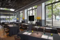 Hotel Felix Hotels in Chicago