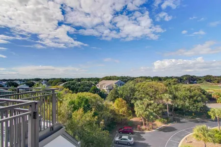 407 A Shipwatch by AvantStay Beach Front Condo w Ocean Views