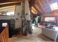 Entire Chalet with fireplace. garden, Wi-Fi, adjacent to village center