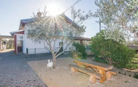 Large Rental House. Adriatic Seaside Отели в г. Opcina Sveti Filip I Jakov