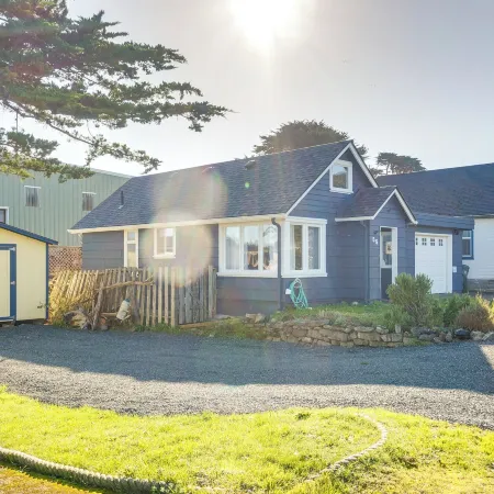 Bandon Beach House Rental Walk to Downtown!