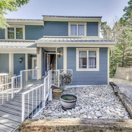 Cloudcroft Home w/ Fireplace Near Downtown! Отели в г. Клаудкрофт