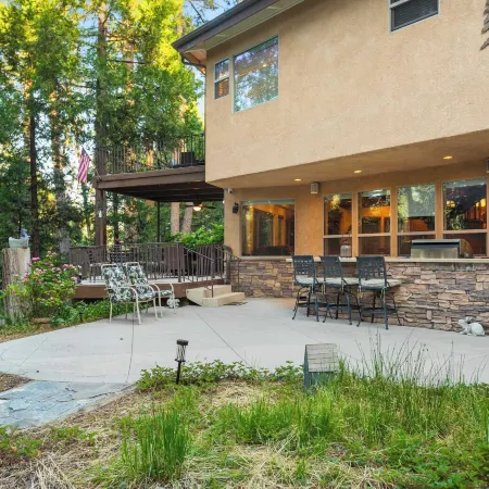 The Fairway Hideaway by Avantstay Game Room, Outdoor Dining & Near Lake Arrowhead