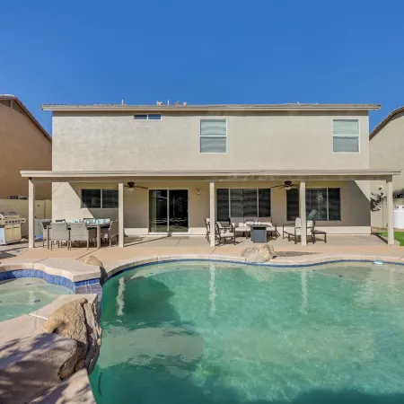 Putting Green, Pool and Spa Home in Queen Creek!