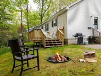 3-bedroom Cozy Home in Ellsworth with AC, WiFi