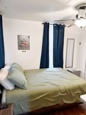 Charming 2-bedroom house in Kokomo w/ WiFi, AC, Hot tub