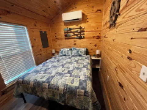 Charming 2-bedroom PET FRIENDLY cabin in Steinhatchee Hotels in Steinhatchee