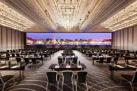 Crowne Plaza Lombard Downers Grove Hotels in Glen Ellyn