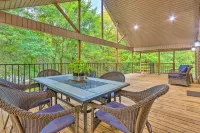 Deck and Fire Pit Lakefront Hideaway in Scranton! - 3-Star