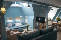 Newly Renovated: 2-Room Apartment in Villa District - Close to the Train Station