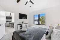 Tranquil Waterfront-Private Dock, Sauna, Swim Spa Hotels in Jefferson County