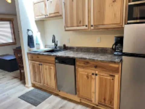 Mountain Peaks Inn, SILVER PEAK SUITE, Downtown Hill City