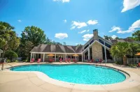 Great location! Beautiful and Gated 1B/1B Condo Hotels near Cuscowilla Nature and Retreat Center