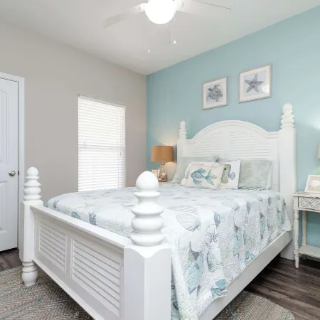 Fun 4 Bedroom Resort Pool Sleeps 12