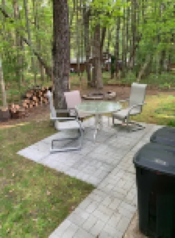 Lake Huron access wooded 2-bedroom cottage with WiFi in charming Oscoda