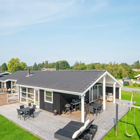 10 Person Holiday Home in Juelsminde-by Traum