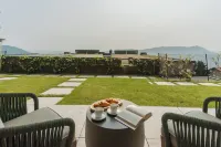 Pureview Luxury Suites, with Breakfast & Pool Hotels in Albese Con Cassano