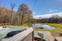 Stoney Creek Cottage: Waterfront Hot Tub, Fire Pit - Homestays