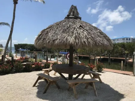 Two Spectacular Ocean Views from the Living Room and Master Bedroom of the Condo Отели в г. Тавернье