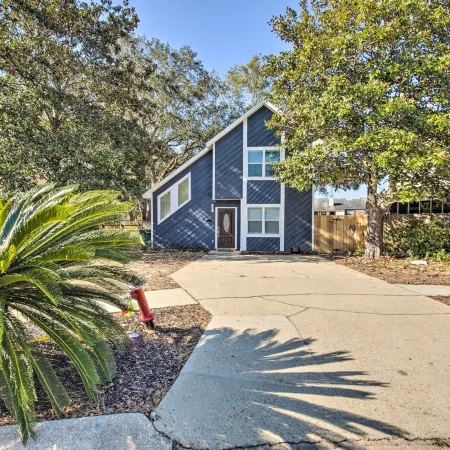 Pet-Friendly A-Frame Retreat Near Dtwn and Beaches!