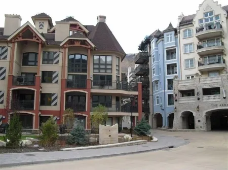 LION SQUARE LODGE at Gondola Ski In/Out 1st Floor Vail Mt View