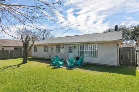 City Haus: Stylish home with King and Wifi 5 minutes to Q2 Stadium, Domain Отели рядом с достопримечательностью «Microelectronics Research Center Department of Electrical and Computer Engineering»