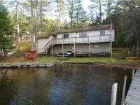 Waterfront property on pond with private dock . 수나피 호텔