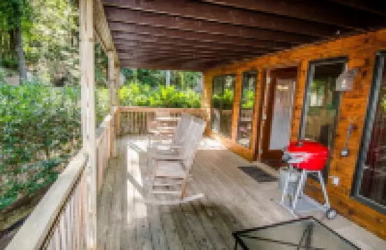 Cute family cabin w/hot tub