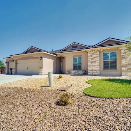 Carlsbad Retreat w/ Fire Pit & Fenced Yard!