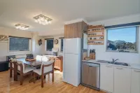 Cliff Hanger-Dinner Plain Hotels in Dinner Plain