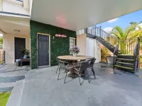 Stunning Pool and Inviting Hot Tub - Luxurious Retreat