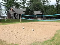 INCREDIBLE 8br 4ba Log House, Big St Germain Lake, Outdoor Covered Bar, Beach Hotels in St. Germain