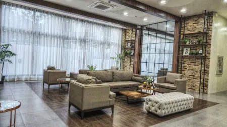 UNIT 305 New Brenthill Condo with balcony near SM BGO Отели рядом с Аэропорт Багио Локан