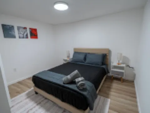 Spacious and Stylish Apartment Perfect for Your Getaway in Beverly! ビバリーのホテル