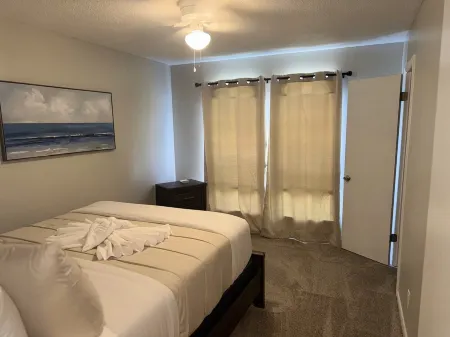 Ft Novosel 9 miles away.  Quiet 2-bedroom Townhouse in Enterprise with WiFi, AC