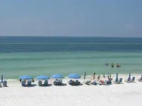 ROMANTIC RETREAT, Great Location, King bed , Wifi, Deeded beach access - Beach
