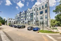 Modern Downtown Apt w/ Balcony in Wake Forest! - Wifi