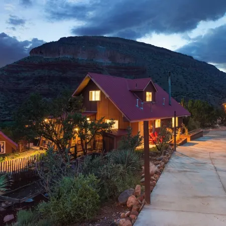 Canyon Vista Cottage- Hot Tub and Heavenly Views